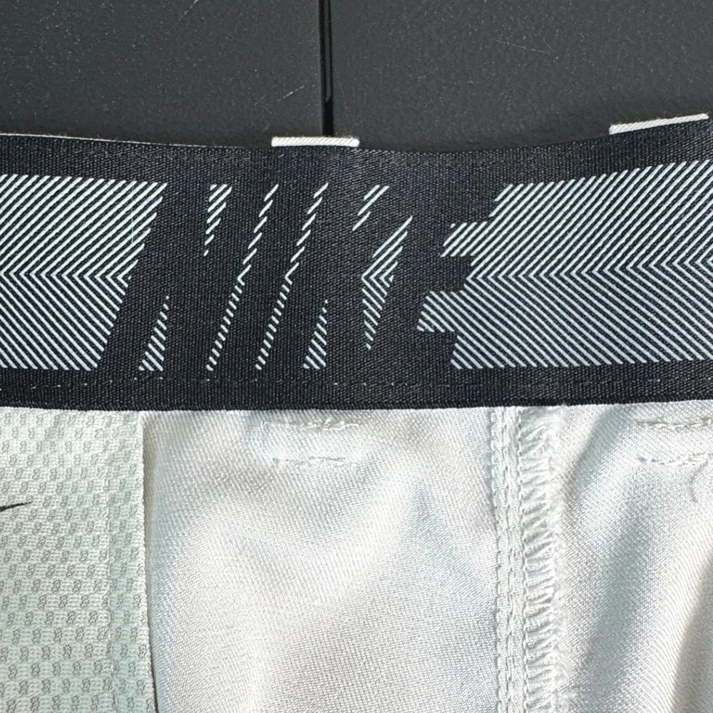 Nike Mens Dri-FIT Golf Shorts Light Bone‎ Off-White DQ4144-072 Size 38